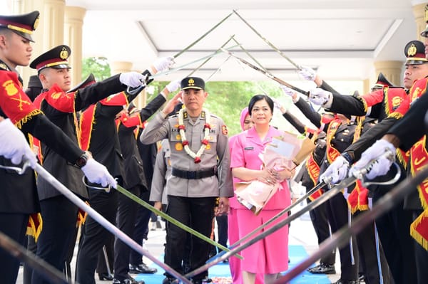 Kapolda Jambi Pimpin Upacara Serah Terima Pataka Siginjai Sakti Wira Bhakti dan Pelepasan Irjen Pol. Krisno H. Siregar