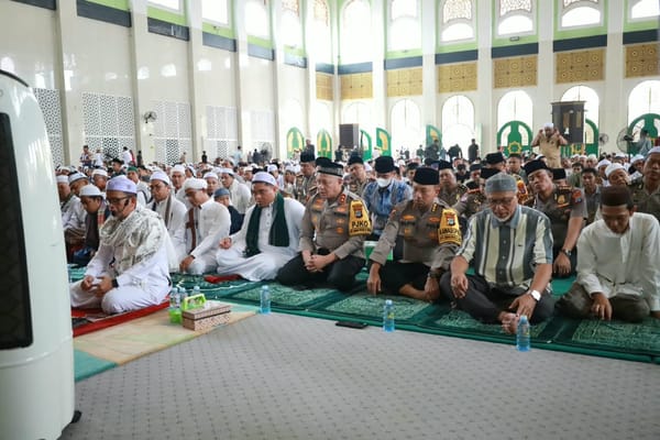 Kapolda dan Wakapolda Kalsel Gelar Jumat Keliling Serentak, Pererat Silaturahmi dengan Masyarakat