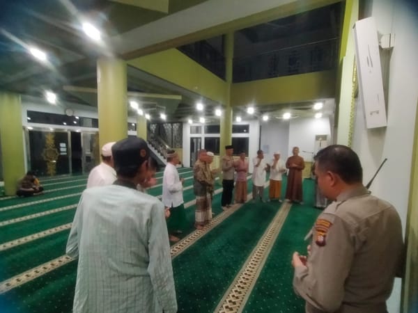 Sholat Subuh Keliling, Wakapolsek Pontianak Selatan Pererat Silaturahmi dan Ajak Warga Jaga Kamtibmas.
