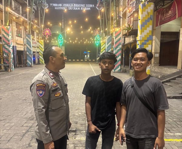 Dini Hari, Patroli Dialogis Polsek Pontianak Kota Sambangi Petugas Jaga Malam Pasar Tengah