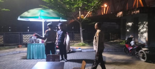 Sambangi Pengunjung Warkop Patroli Polsek Pontianak Utara Himbau Warga Tak Konsumsi Miras Dan Narkoba