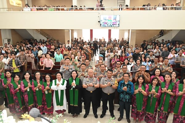 Minggu Kasih di Gereja GKE Maranatha, Kapolda Kalsel Perkuat Silaturahmi dan Toleransi