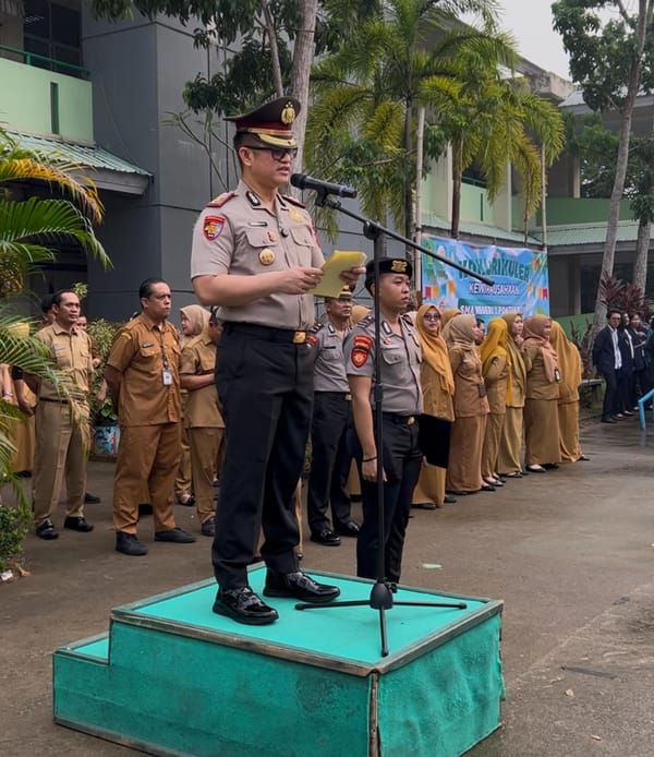 Wakapolresta Pontianak Edukasi Pelajar SMA Negeri 1 tentang Bahaya Bullying, Narkoba, dan Kenakalan Remaja