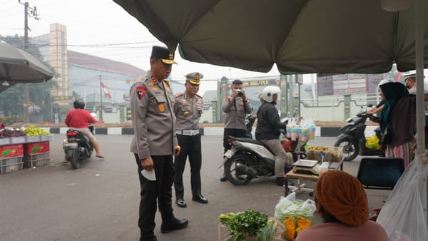 Wujudkan Ruang Publik Aman, Kapolda Kalteng bersama Pejabat Utama Atur Lalu Lintas di Titik Keramaian