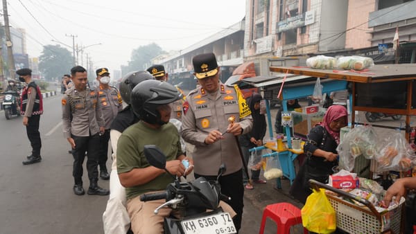Pastikan Aktivitas Masyarakat Lancar, Kapolda Kalteng Bersama PJU Lakukan Pengaturan Lalu Lintas