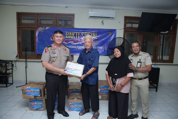 Hari Jadi ke-75 Humas Polri, Divhumas Polri Gelar Bakti Sosial untuk Lansia dan Anak Yatim