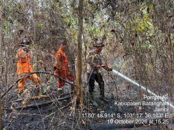 Brimob Polda Jambi Bersama Tim Gabungan Lakukan Pemadaman dan Pendinginan Karhutla di Batanghari dan Muaro Jambi