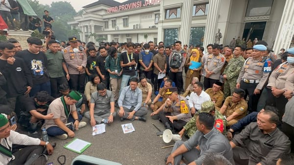 Kapolda Jambi Temui Massa Aksi di DPRD, Kedepankan Dialog Humanis dalam Penanganan Karhutla