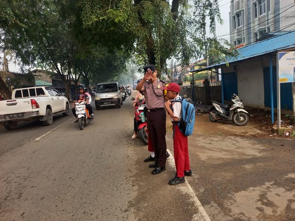 Polresta Pontianak Hadir Lindungi Pelajar, Pengaturan Lalu Lintas di Depan Sekolah Jadi Prioritas Keselamatan