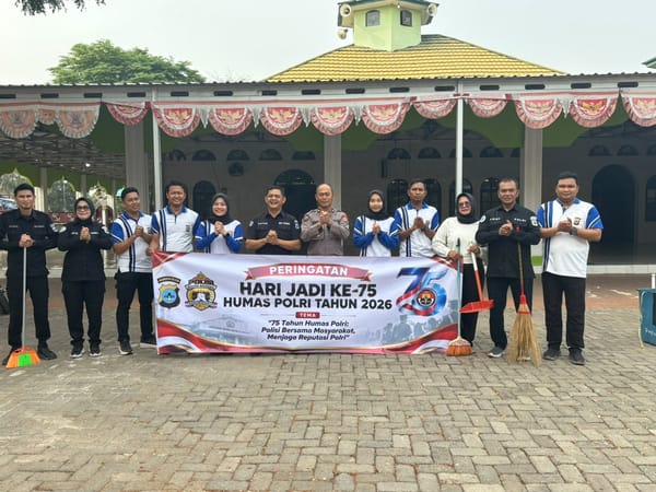 Wujud Kepedulian dan Dekatkan Diri dengan Masyarakat, Bid Humas Polda Kalsel Gelar Baksos Di Masjid Darul Hamidi