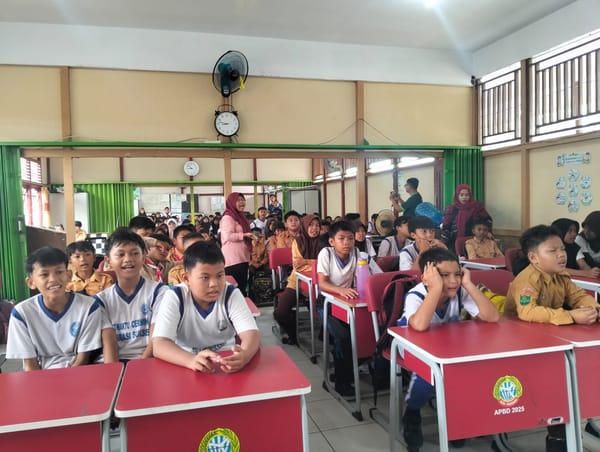Cegah Perundungan Sejak Dini, Bhabinkamtibmas Sungai Beliung Edukasi Murid SDN 72 Pontianak Barat