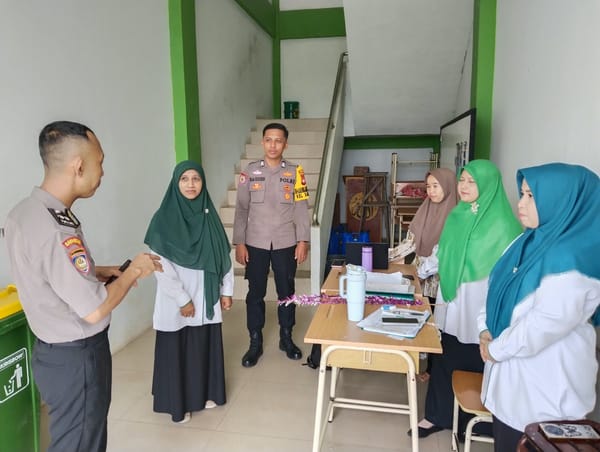 Bhabinkamtibmas Polsek Pontianak.dialogis dan sambang ke Sekolah"Polisi Peduli Pendidikan