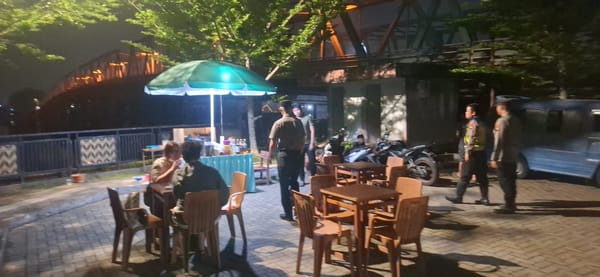 Patroli Polsek Pontianak Utara Ajak Warga Turut Berpatisipasi Jaga Kamtibmas Tetap Aman