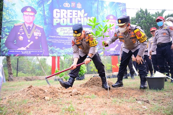 Dukung Pelestarian Lingkungan, Kapolda Jambi Tanam Pohon Bersama di SPN