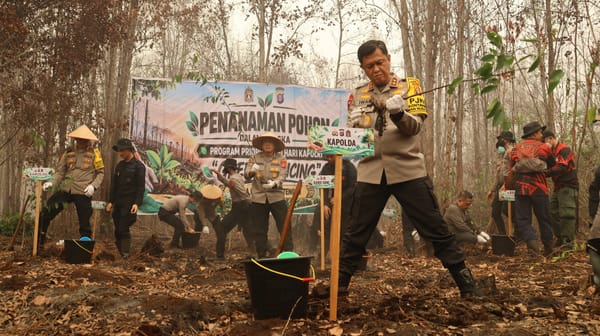 Pulihkan Lahan Bekas Terbakar, Polda Kalteng Wujudkan Green Policing Dengan Tanam 500 Bibit Pohon Belangiran