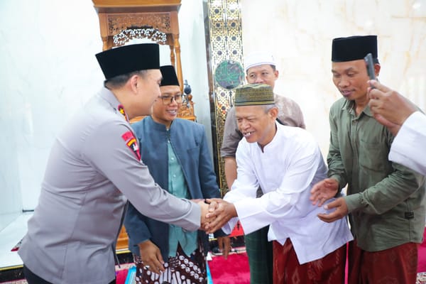 Jumat Keliling di Masjid At-Taufiq, Kapolda Bali Perkuat Silaturahmi dan Ajak Masyarakat Jaga Kerukunan