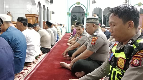 Subuh Keliling, Kapolresta Pontianak Ajak Orang Tua Awasi Anak dan Jaga Kamtibmas