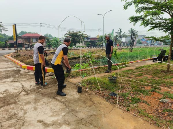 Green Policing, Polsek Pontianak Timur Tanam Pohon dukung ketahanan Pangan