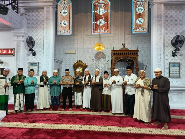 Wakapolda Jambi Laksanakan Sholat Subuh Keliling, Ajak Masyarakat Jaga Kamtibmas dan Lindungi Generasi Muda