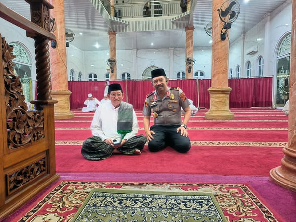 Wakapolda Jambi Laksanakan Sholat Subuh Keliling Bersama Ketua MUI dan Santri