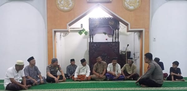 Subuh Keliling Dimasjid Qadar Islam Siantan Hulu, Wakapolsek Pontianak Utara Ajak Warga Tangkal Hoax