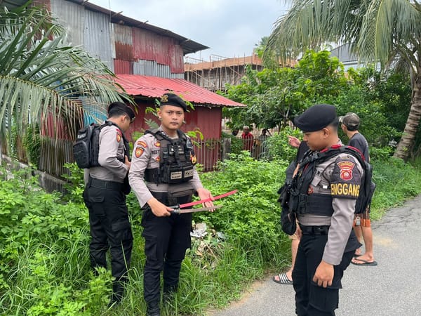 Respons Cepat Laporan 110, Patroli Enggang Amankan Dua sajam jenis  Katana