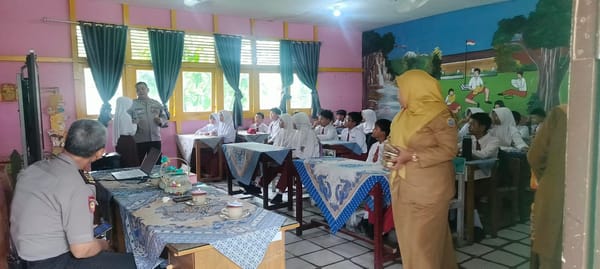 POLSEK PONTIANAK TIMUR PEDULI PENDIDIKAN