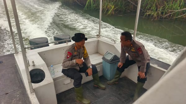 Meski Diguyur Hujan, Brimob Kalteng Terus Pantau Bara Api di Lahan Bekas Karhutla