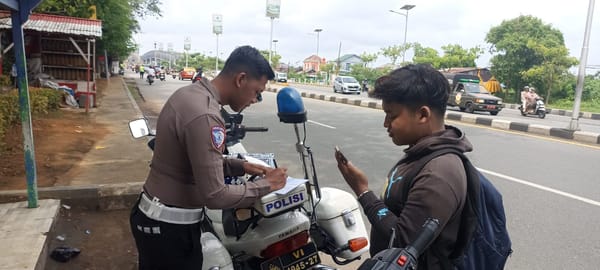Operasi Patuh Kapuas 2026 Hari Ketiga, Polresta Pontianak Berikan 76 Teguran dan 5 Tilang