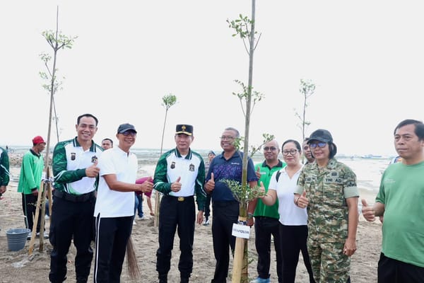Wujud Kepedulian Lingkungan, Wakapolda Bali Pimpin Aksi Green Policing di Pantai Mertasari Sanur