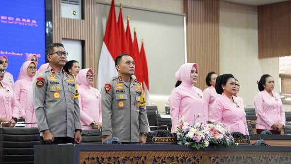 Peringatan HKGB ke-74, Kapolda Bali Bersama Ketua Bhayangkari Daerah Bali Ikuti Upacara