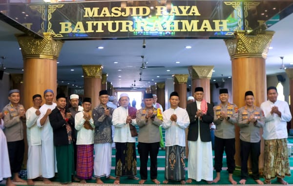 Jumat Keliling, Polda Bali Pererat Silaturahmi dengan Masyarakat di Masjid Raya Baiturrahmah