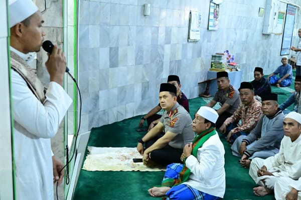 Sholat Jumat Keliling di Masjid Rahmatullah, Kapolda Jambi Ajak Masyarakat Bersama Jaga Kamtibmas