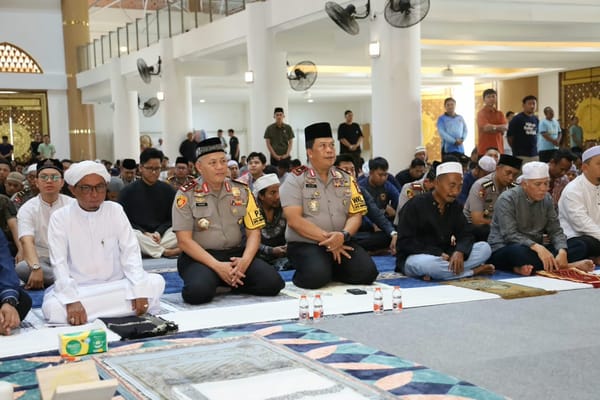 Melalui Shalat Jumat Keliling, Kapolda Kalsel Bangun Silaturahmi dan Kedekatan dengan Masyarakat